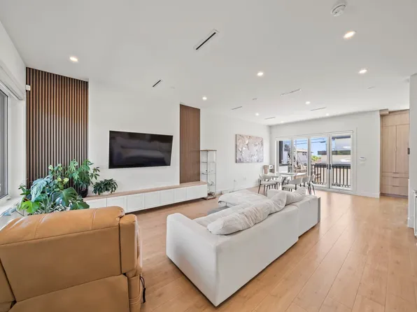 742 E 58th Ave, Vancouver, BC V5X 1W3