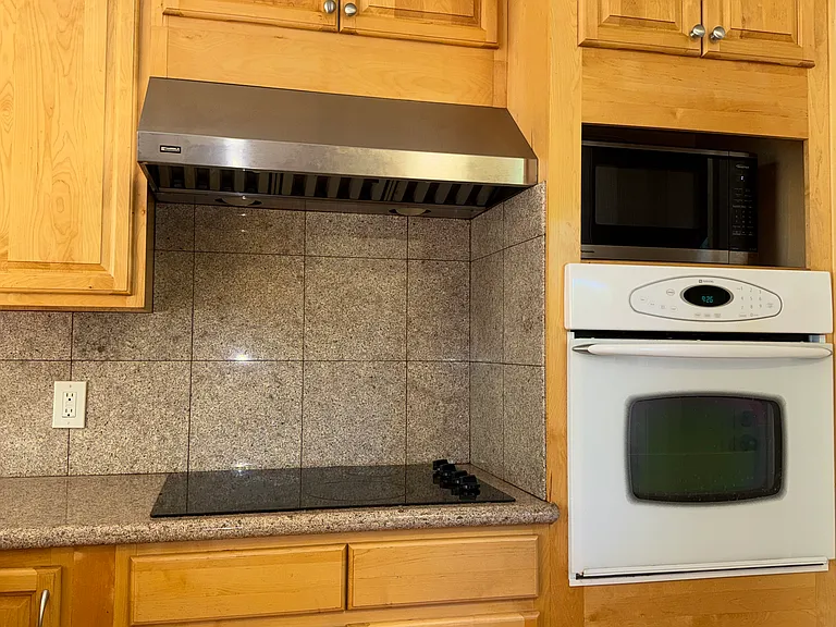 7550 Newcastle Dr — Photo 7