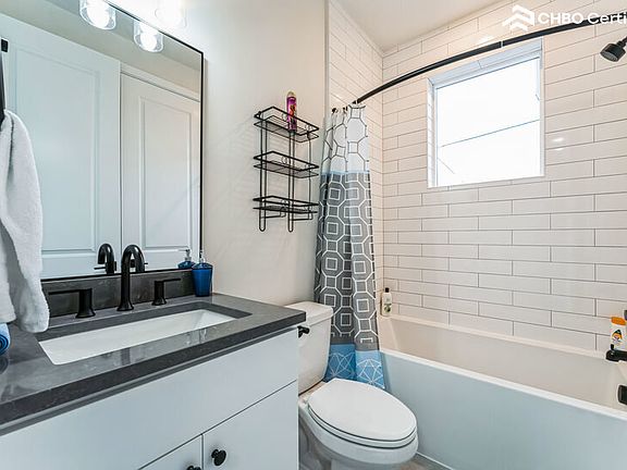 Mediterranean-themed Full Bathroom