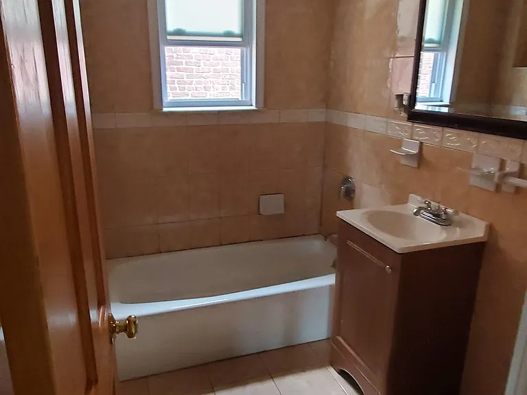 23017 Laconia Ave #2 — Photo 3