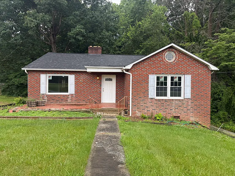 364 S Main St — Photo 1