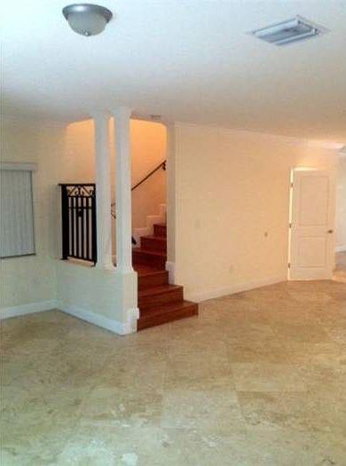 1st image of 3157 Plaza St