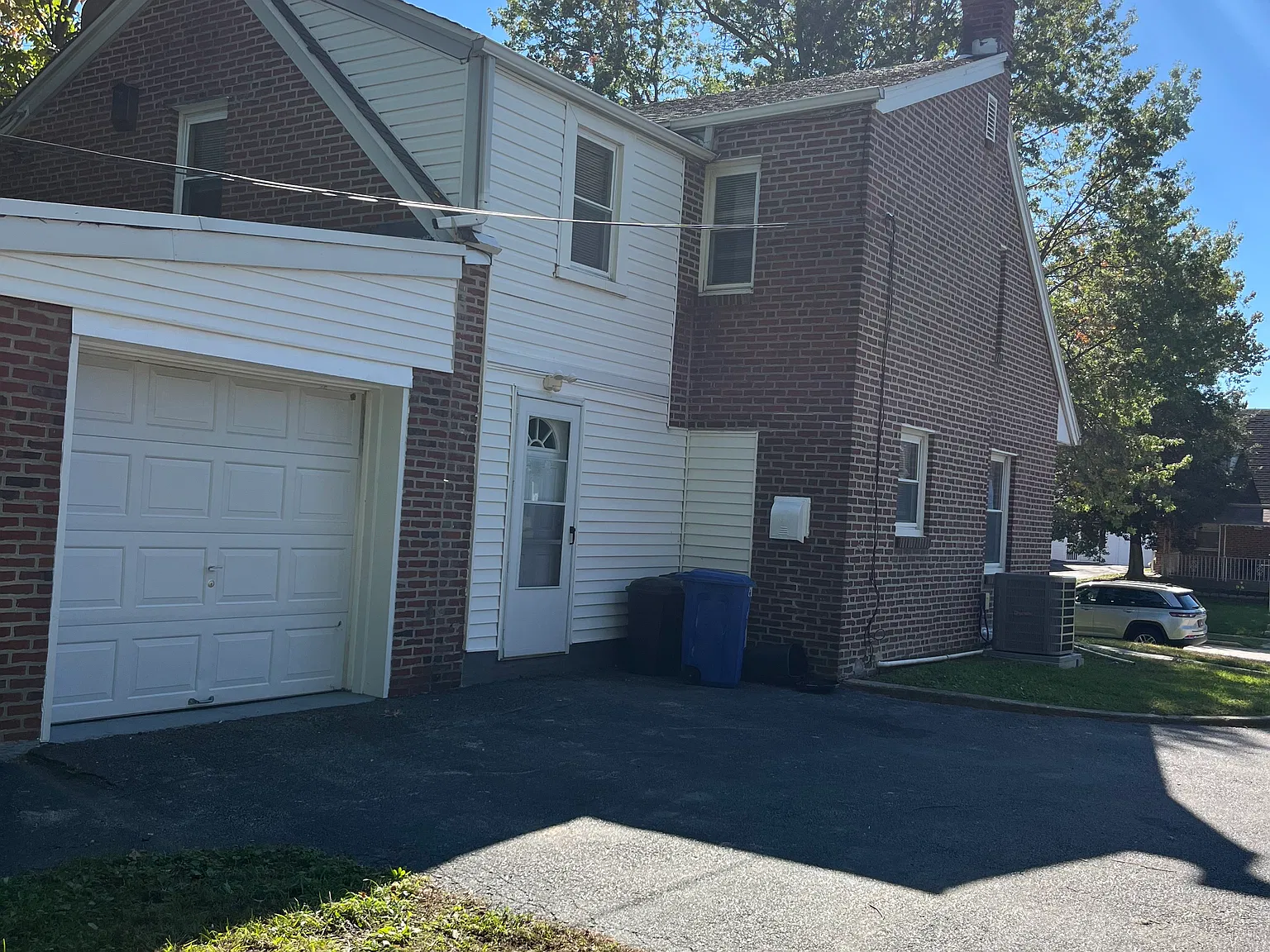 3 bed, 1.5 bath, 1600 sqft, $2,900 — Photo 2