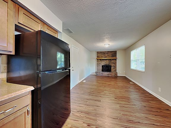 5th image of 940 Beacon Ln