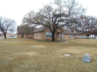 924 Round Hill Rd, Fort Worth, TX 76131