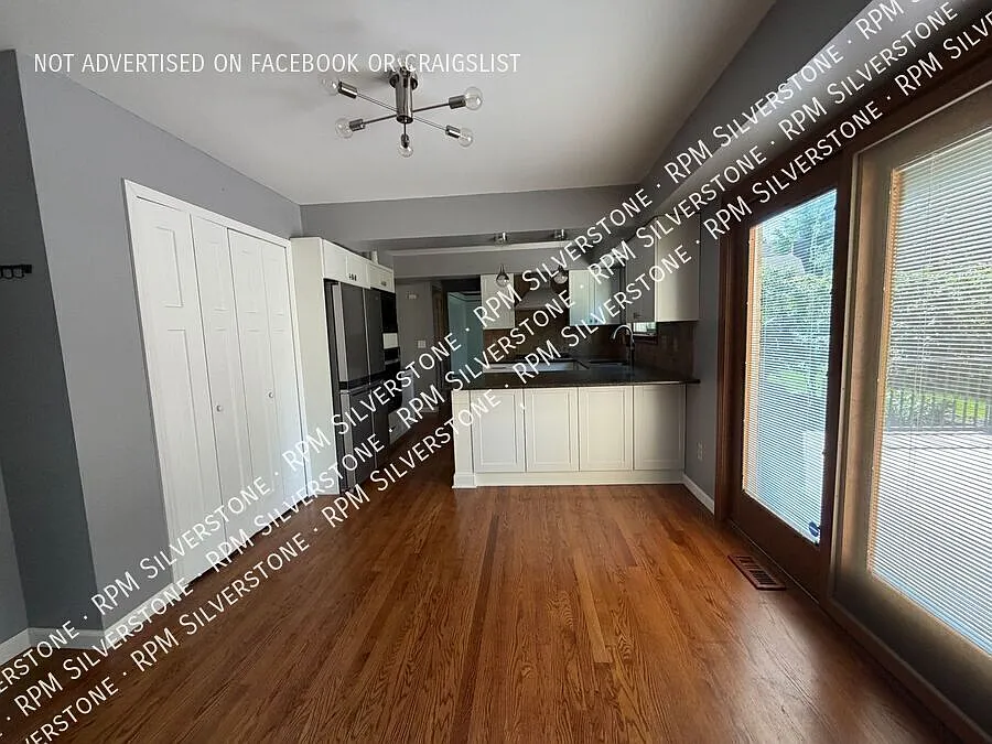 Spacious 4-bedroom — Photo 3
