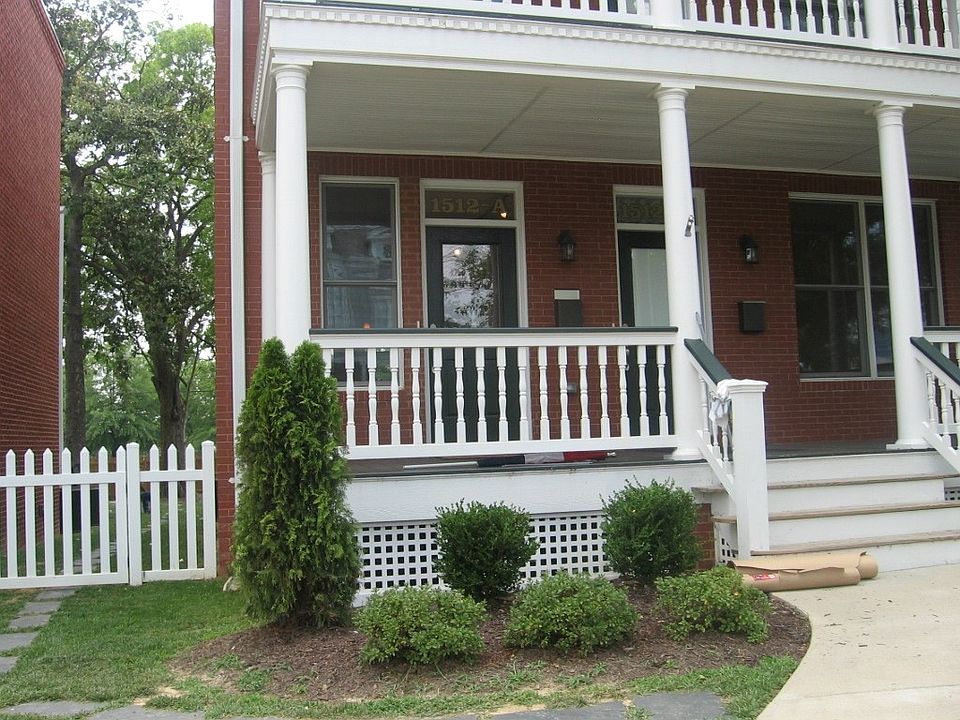front ground level end unit