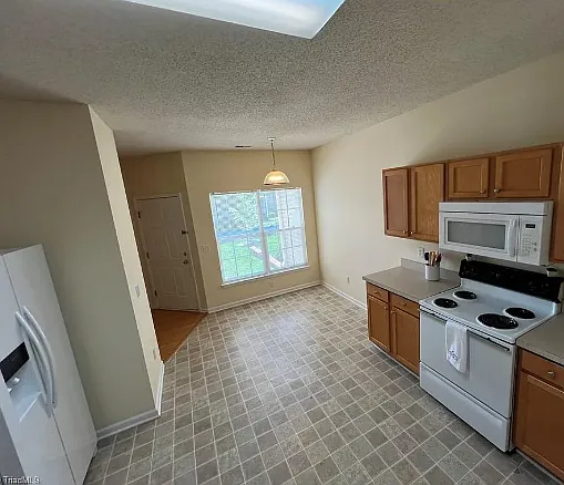 3931 Fountain Village Ln — Photo 12