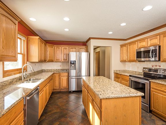 updated appliances & granite