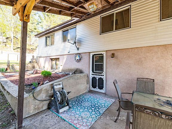 3rd image of 634 Goldfinch Way