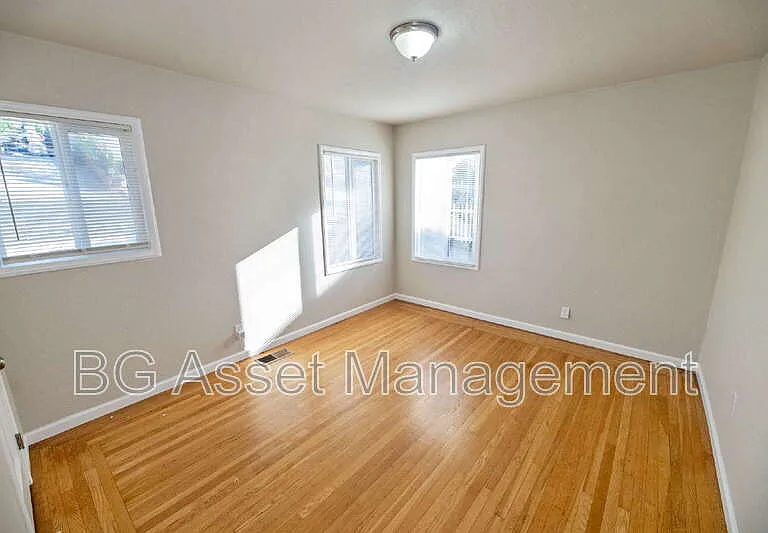 1723 Bayo Vista Ave — Photo 9