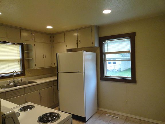 3rd image of 813 4th Ave NE