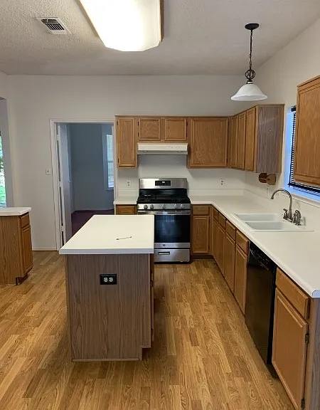 824 Elm Falls Pl — Photo 2