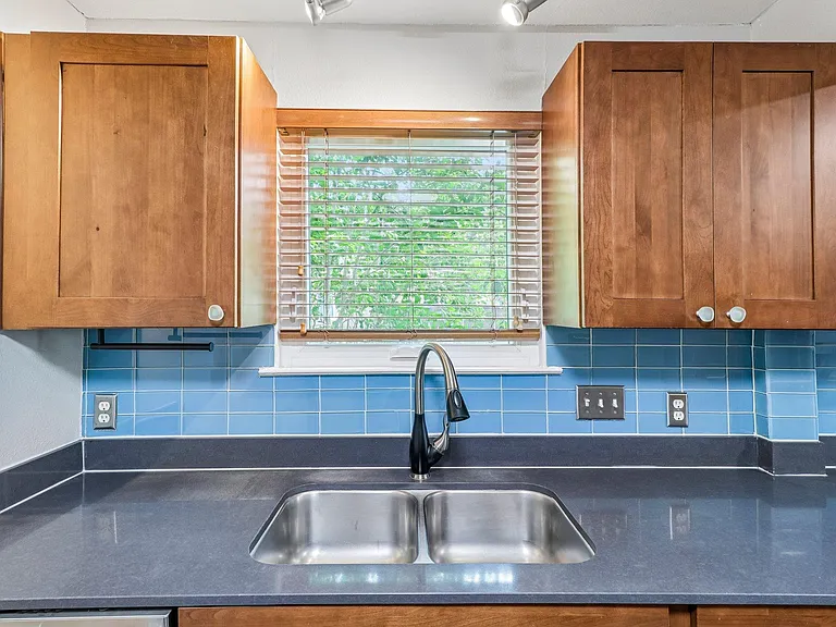 4315 Bellvue Ave — Photo 10