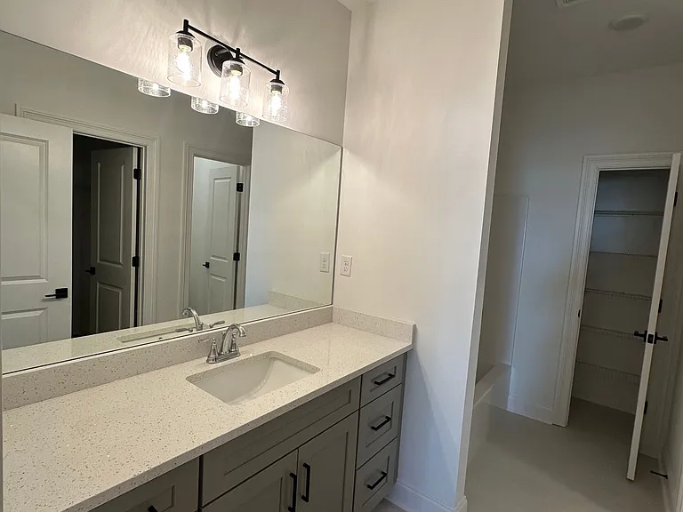 636 Cottage Grove Cir #1 — Photo 10