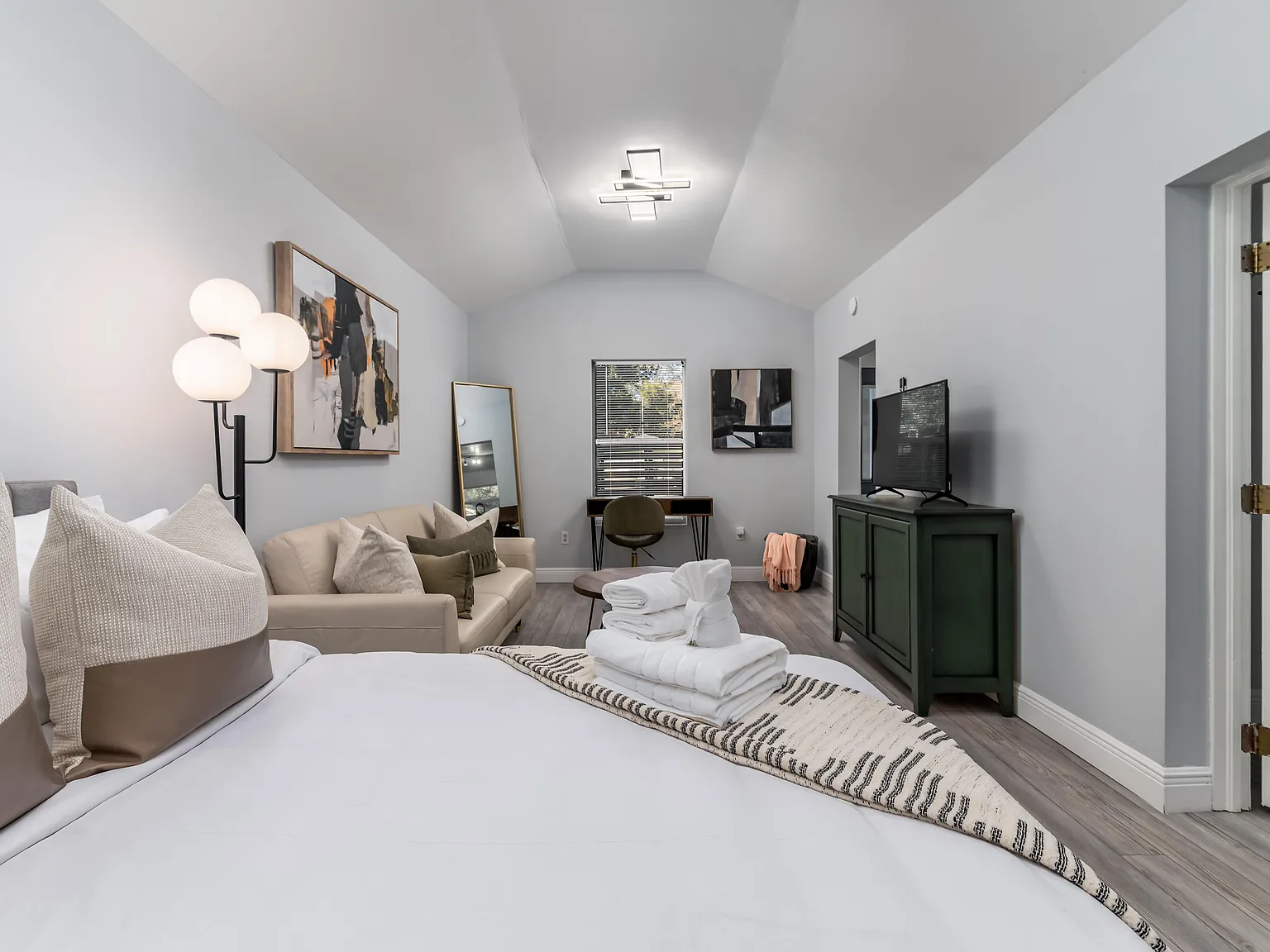 1 bed, $2,500 — Photo 3