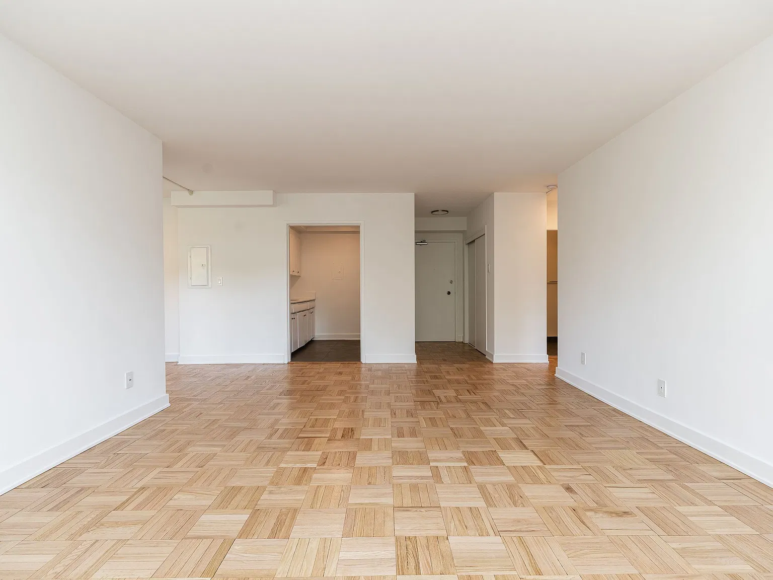 240 Oriole Parkway — Photo 3