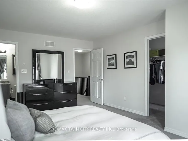 76 Meadowridge St — Photo 20