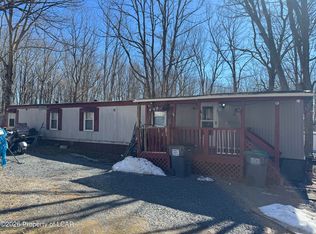 1215 Four Seasons Ct, Hazle Township, PA 18201