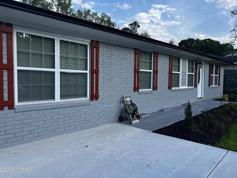 4080 Southview Dr — Photo 1