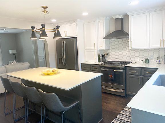 4th image of 160 Fernhill Ave