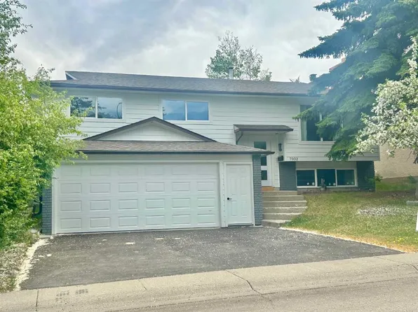 7032 W 78th St NW, Calgary, AB T3B 4H9