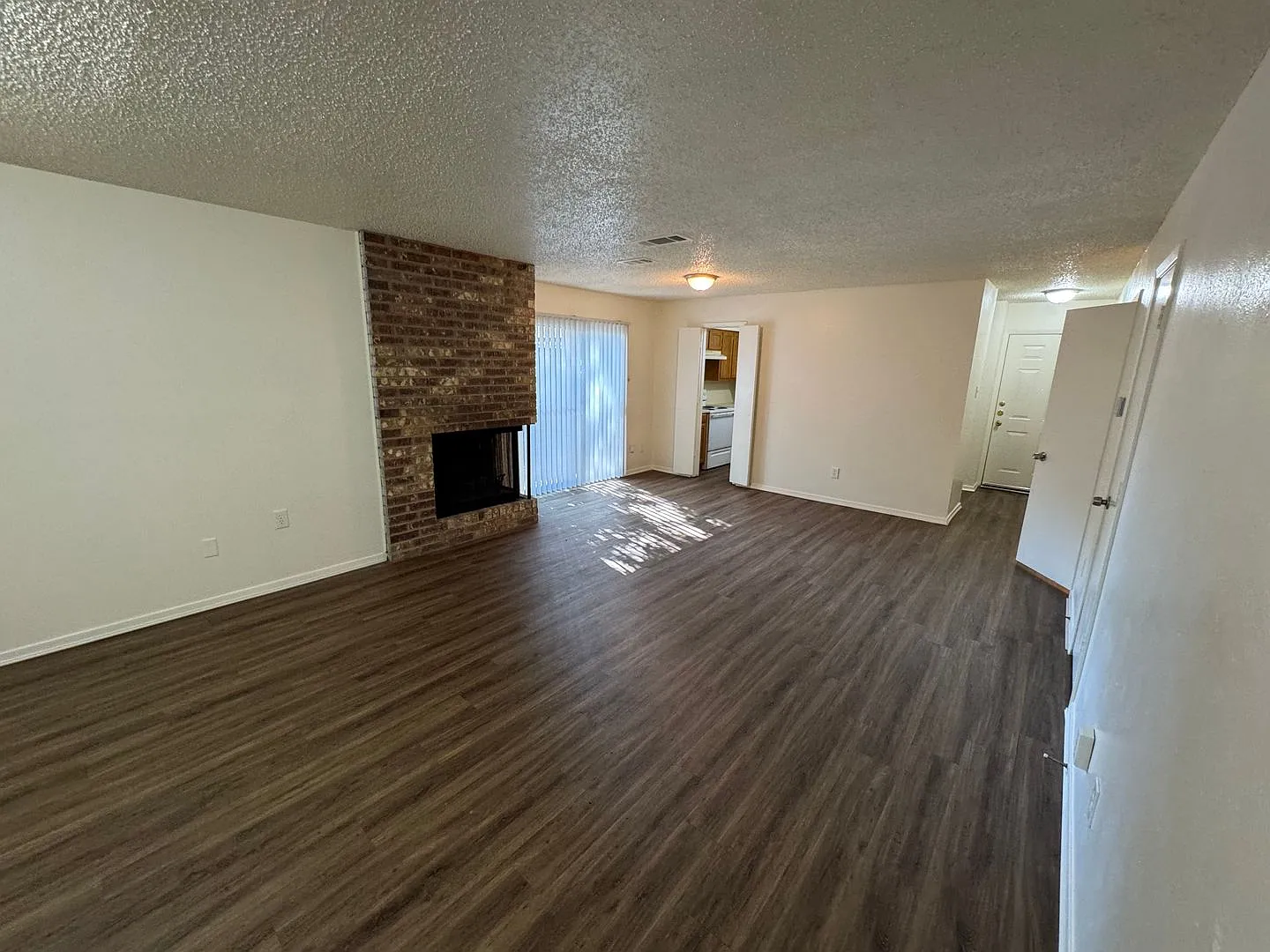 Two story unit in Pantego near Bicentennial Park — Photo 4