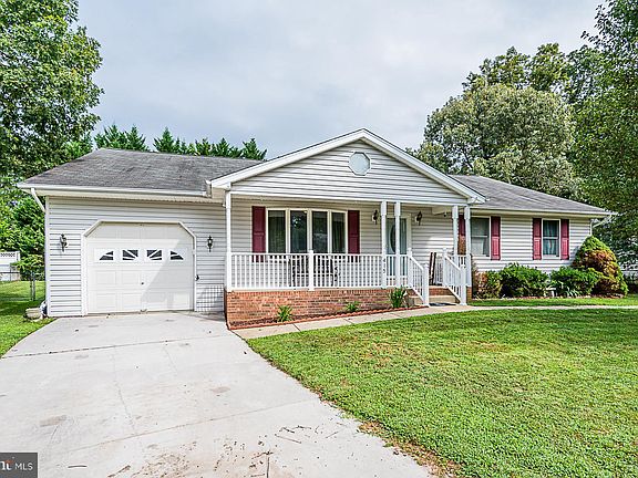 5th image of 415 Linden Ln S