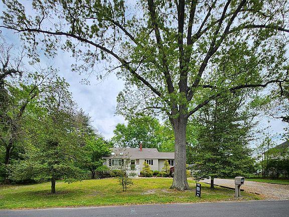 2nd image of 1031 Rural Ave