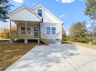 1004 Rauhut St, Burlington, NC 27217