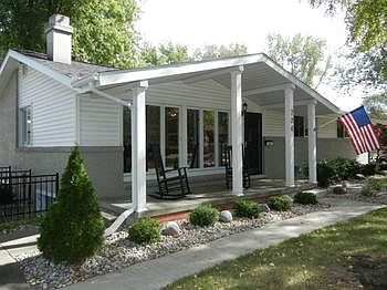 Lovely front porch.  Excellent landscaping!