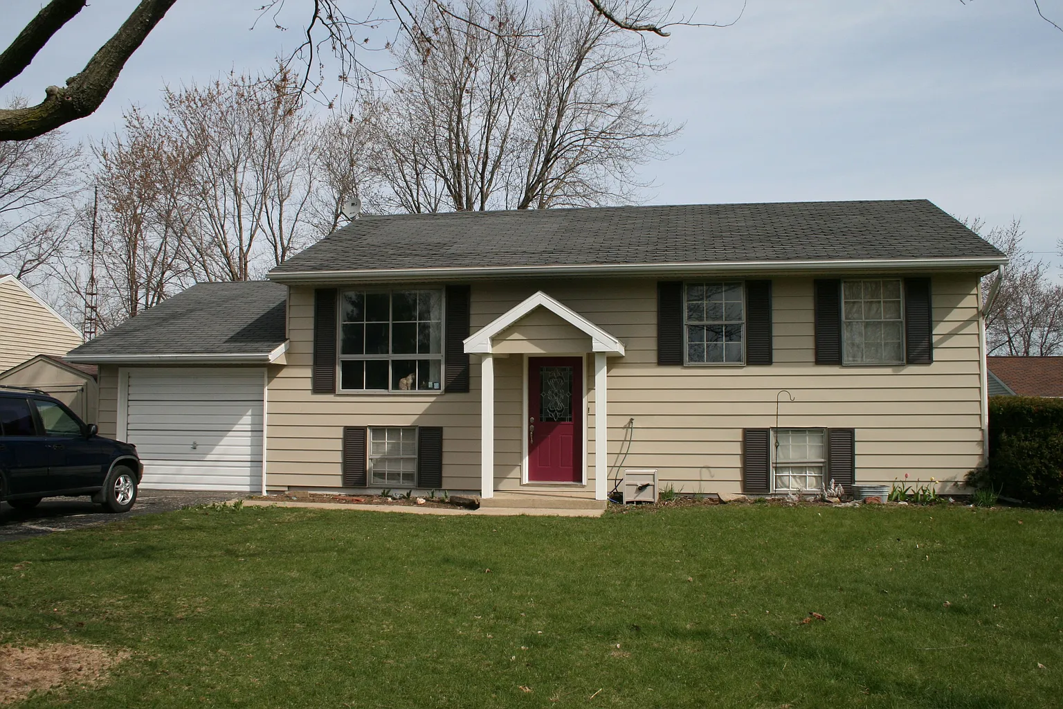 504 W Charles St photo 1