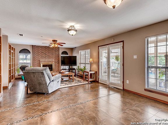 3rd image of 508 Sendera St