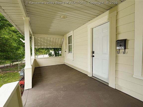 3rd image of 1117 Park Dr