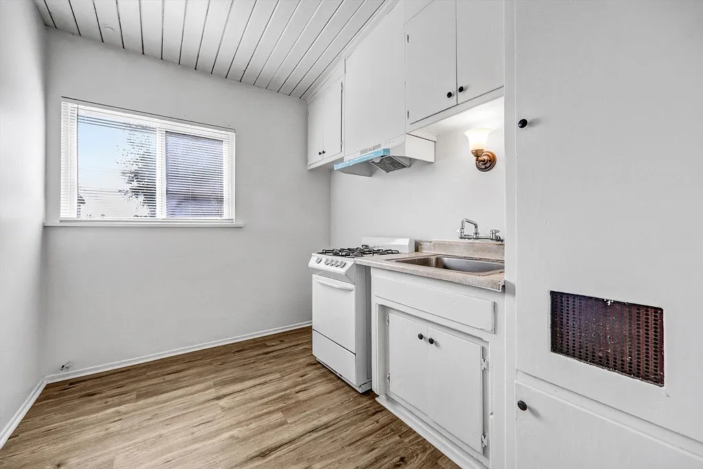 Studio, 325 sqft, $1,650 — Photo 3