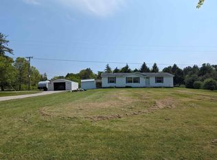 7511 Ravenswood Rd, Wales, MI 48027