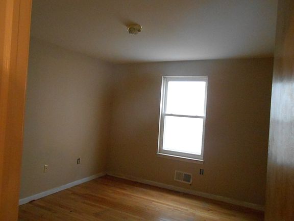 3rd image of 552 15th Ave #1