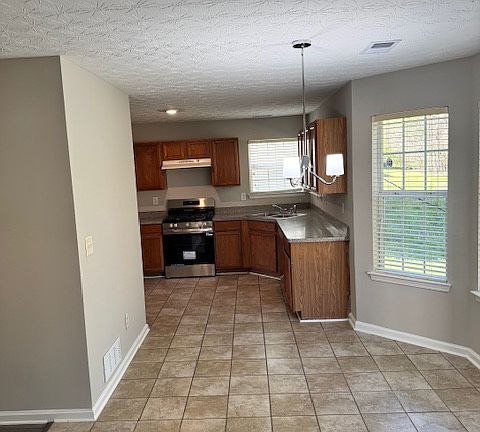 4th image of 121 Avonwood Cir