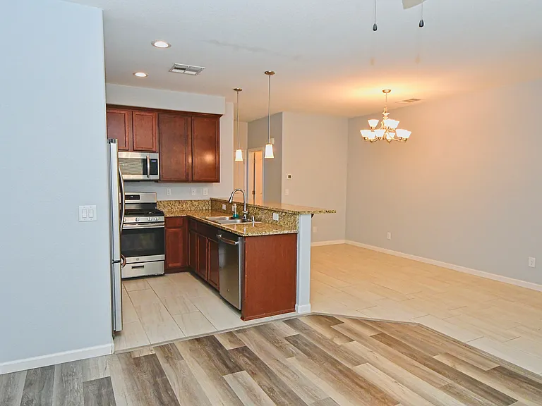 974 W End St — Photo 7