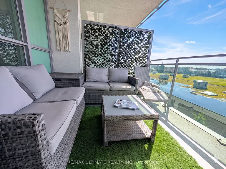 60 Fairfax Cres #425 — Photo 8