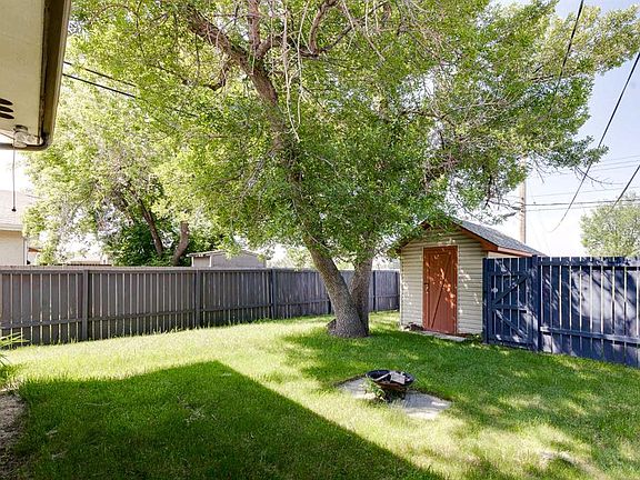 2nd image of 933 E Marcombe Dr NE