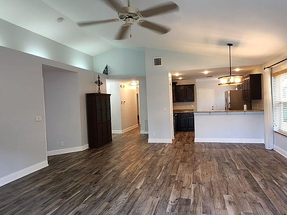 3rd image of 2843 Lake Park Cir E