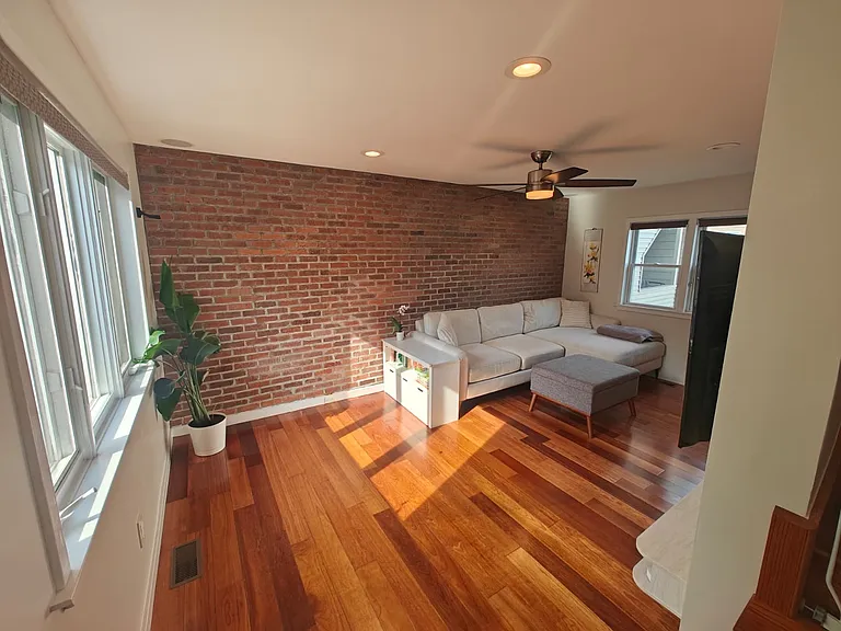 73R Rush St — Photo 2