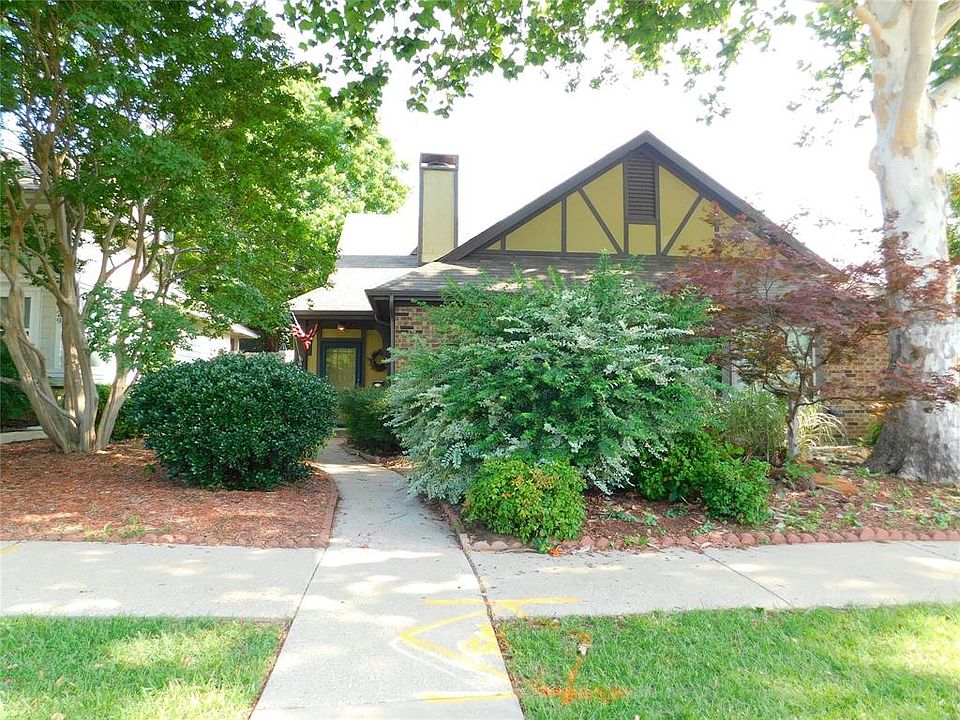 1st image of 133 E Windsor Dr