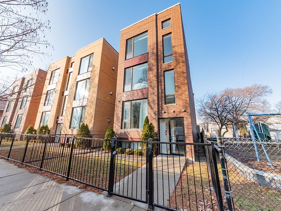 1st image of 3516 N Sacramento Ave #3