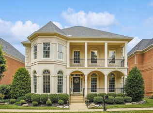 3864 Farrcroft Dr, Fairfax, VA 22030