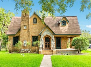 229 E Cedar St, Angleton, TX 77515