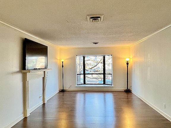 4th image of 509 11th St APT 3009
