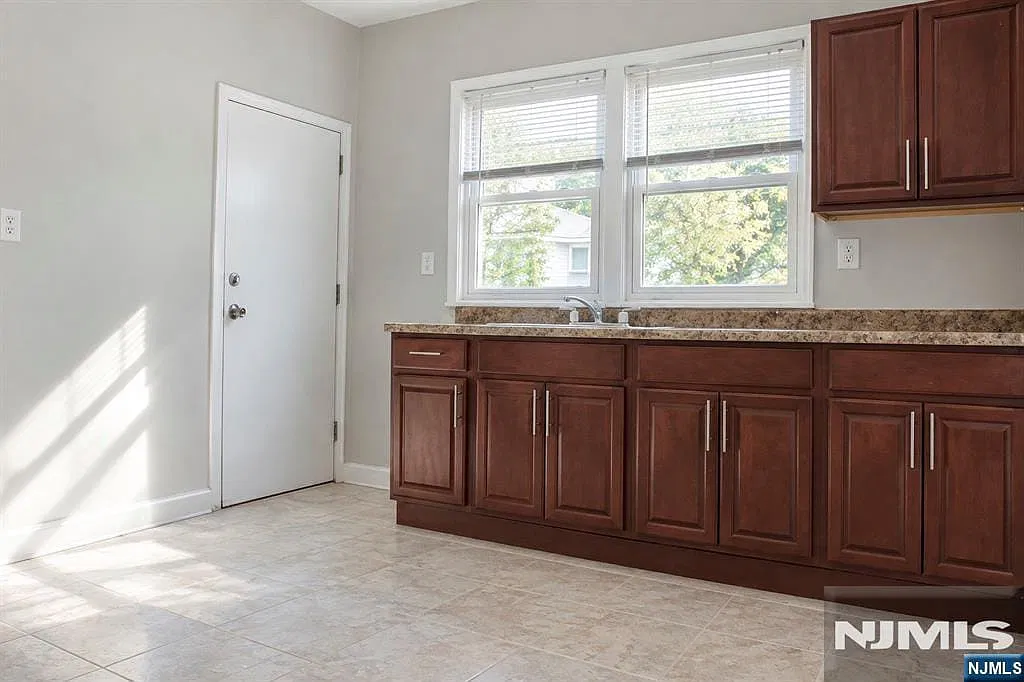 1 bed, 1.0 bath, $2,300 — Photo 4