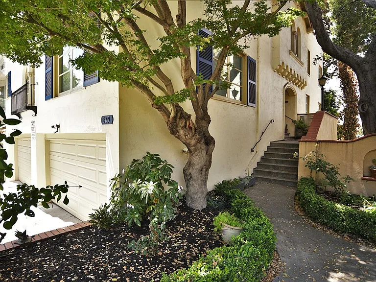 369 Orange St — Photo 1
